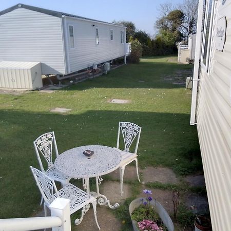 Private Caravan Situated At Parkdean Holiday Resort St Margaret'S At Cliffe Number 18 Bagian luar foto