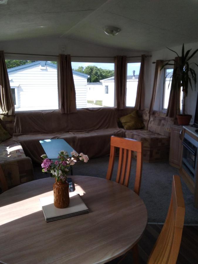 Private Caravan Situated At Parkdean Holiday Resort St Margaret'S At Cliffe Number 18 Bagian luar foto
