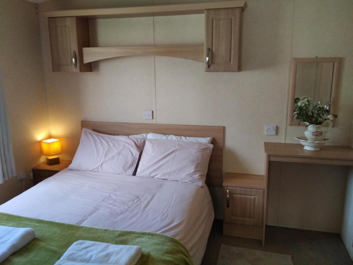Private Caravan Situated At Parkdean Holiday Resort St Margaret'S At Cliffe Number 18 Bagian luar foto