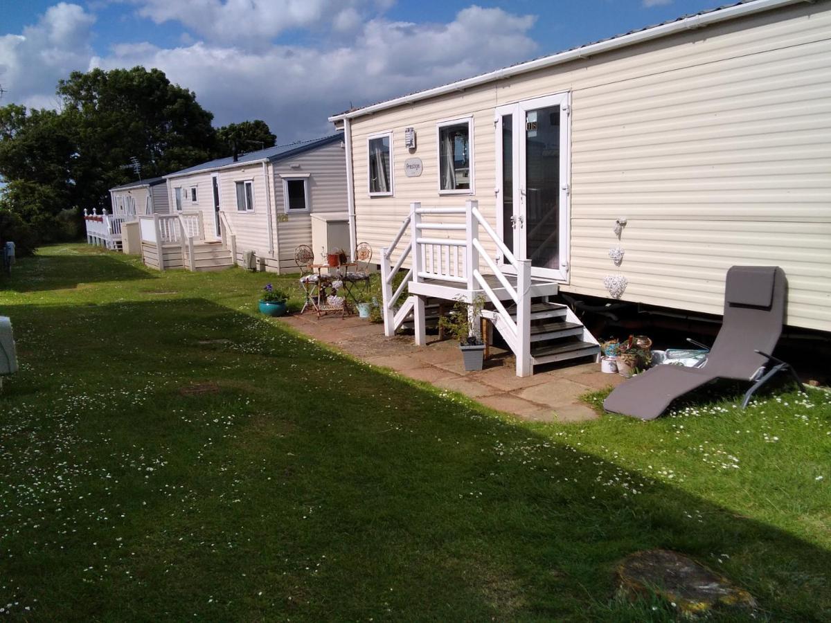 Private Caravan Situated At Parkdean Holiday Resort St Margaret'S At Cliffe Number 18 Bagian luar foto