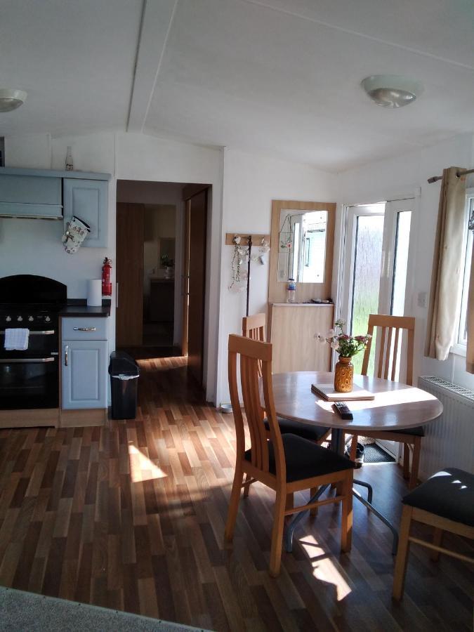 Private Caravan Situated At Parkdean Holiday Resort St Margaret'S At Cliffe Number 18 Bagian luar foto