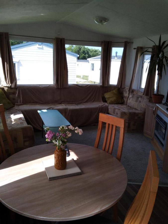 Private Caravan Situated At Parkdean Holiday Resort St Margaret'S At Cliffe Number 18 Bagian luar foto