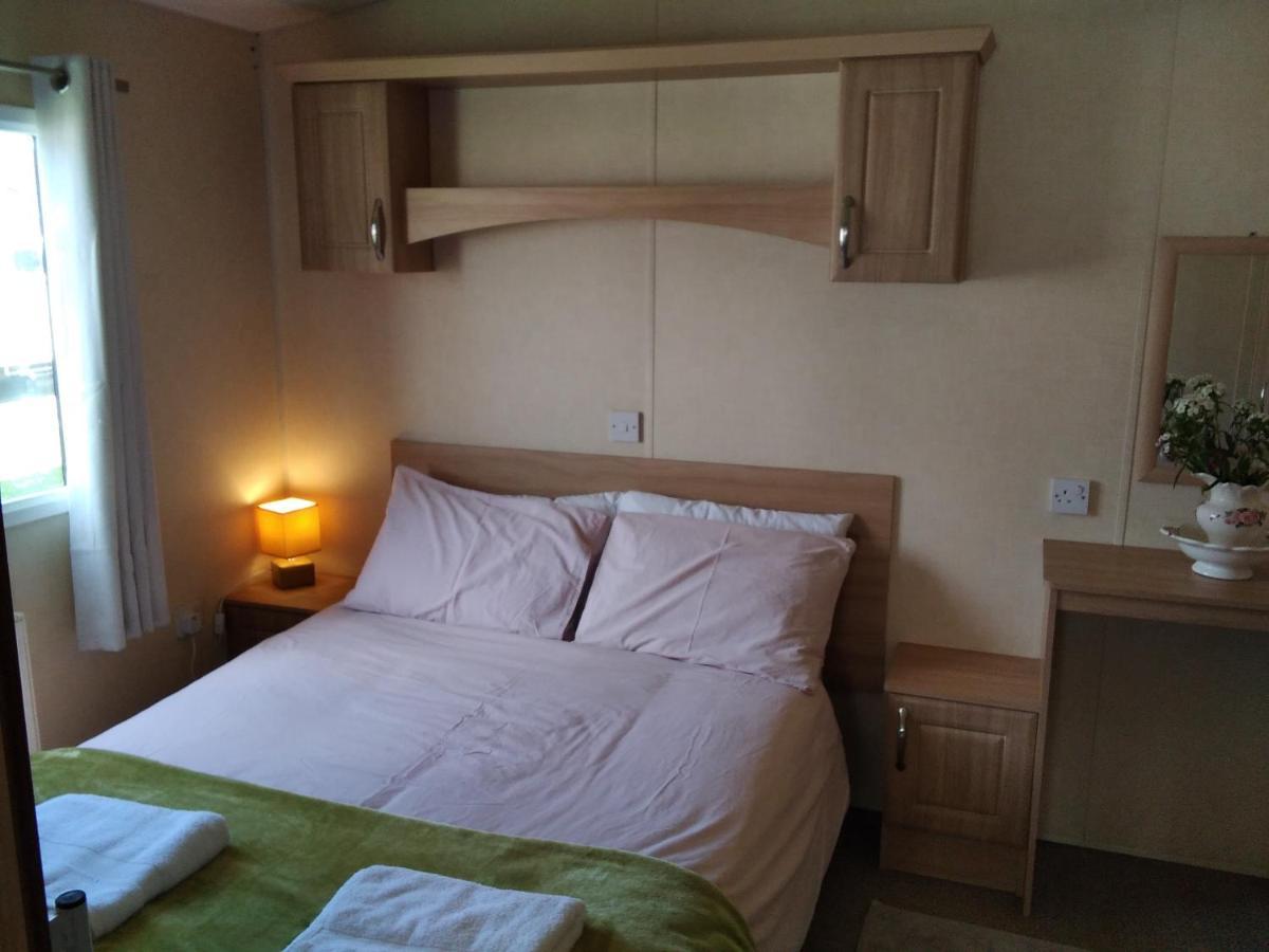Private Caravan Situated At Parkdean Holiday Resort St Margaret'S At Cliffe Number 18 Bagian luar foto