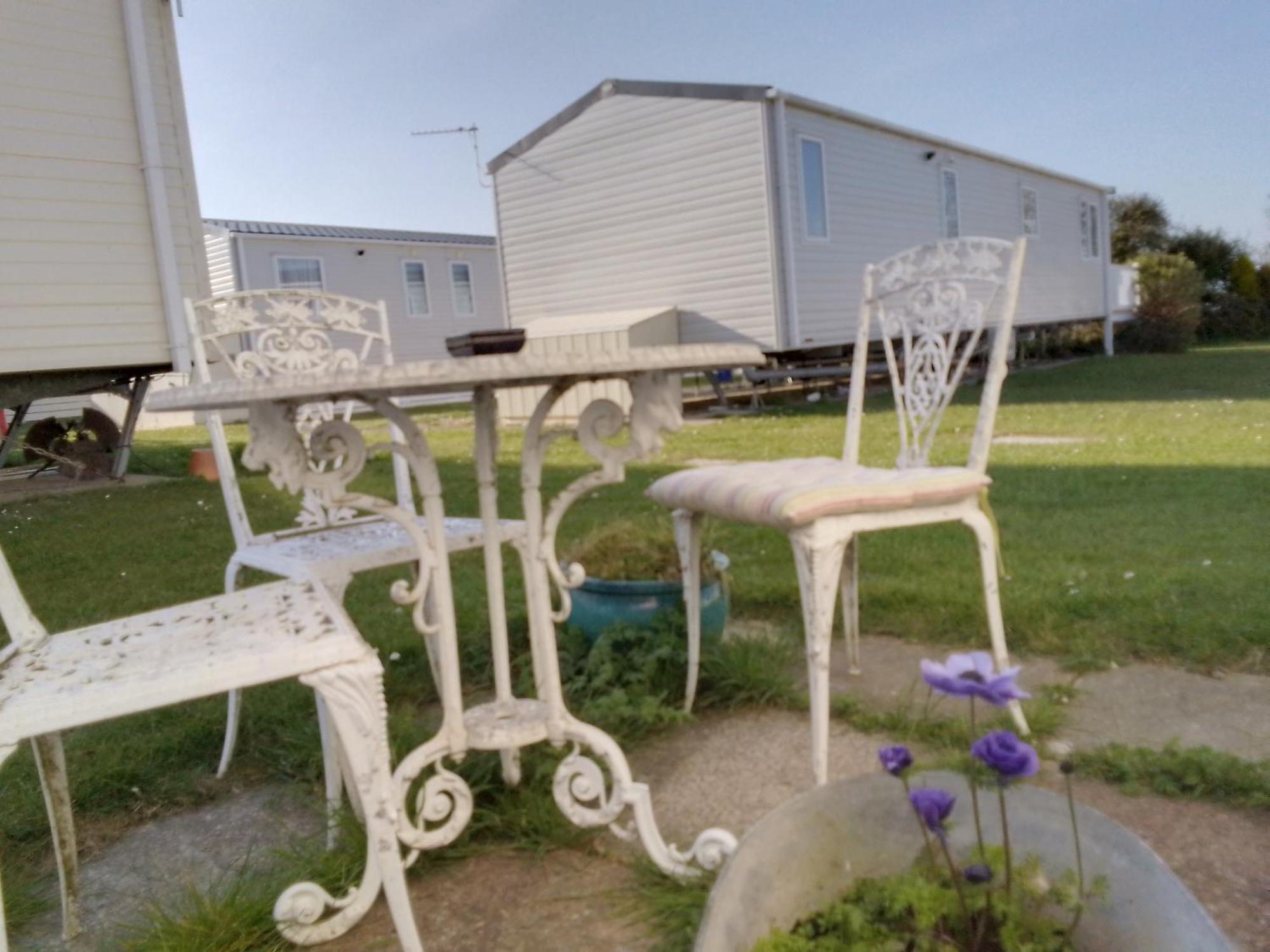 Private Caravan Situated At Parkdean Holiday Resort St Margaret'S At Cliffe Number 18 Bagian luar foto